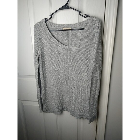 Hollister Woman M Grey Sweater V Neck Long Sleeve Side Slit Cabin Casual Core - Picture 1 of 10